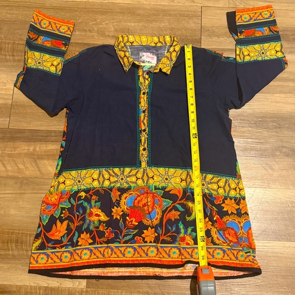 Women’s pullover printed blouse size Large by Pareesa Pret - Picture 3 of 5